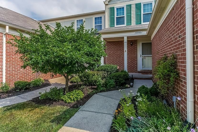1st image of 43580 Yorkville Dr #28