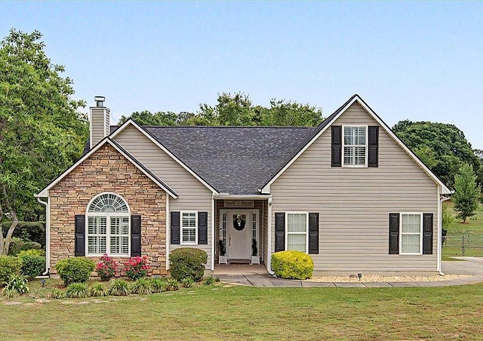 1st image of 203 Rosewood Dr SE