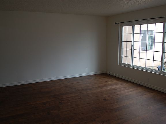 2nd image of 2214 College Ave APT 3