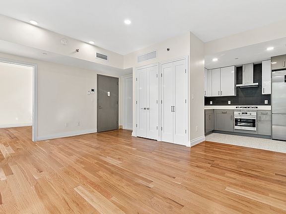 3rd image of 301 E 117th St APT 6Z