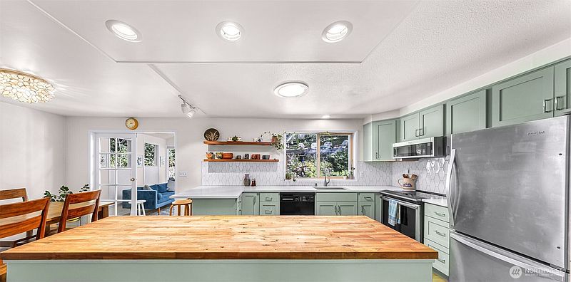 4th image of 24131 104th Avenue W