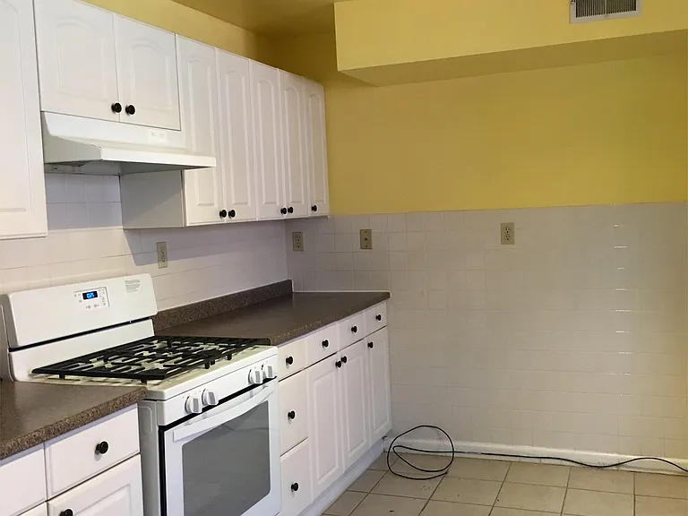 18 Grant Ave #2 — Photo 1