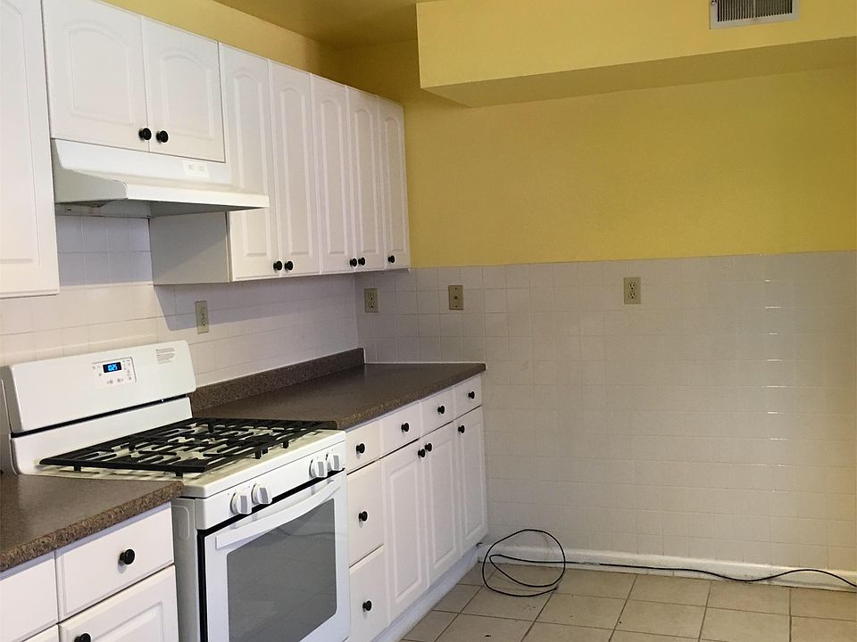 1st image of 18 Grant Ave APT 2
