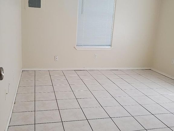 5th image of 122 W Schunior St APT 6