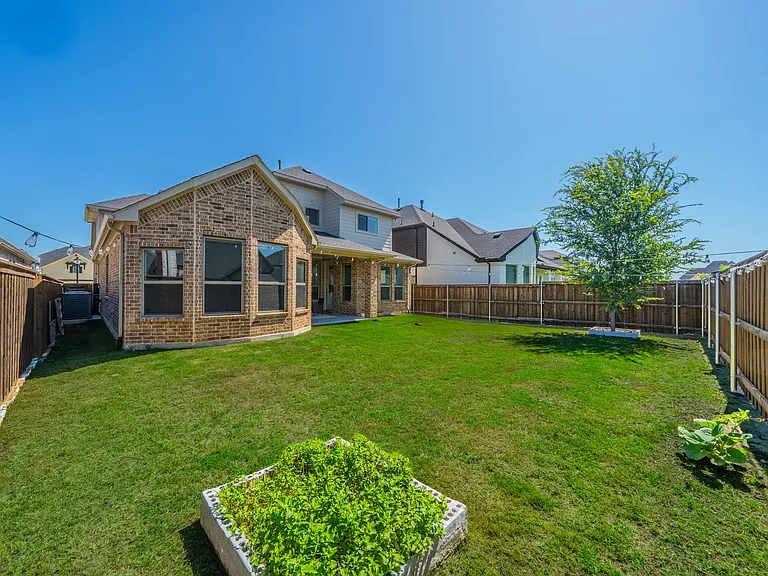 921 Bayberry Dr — Photo 40