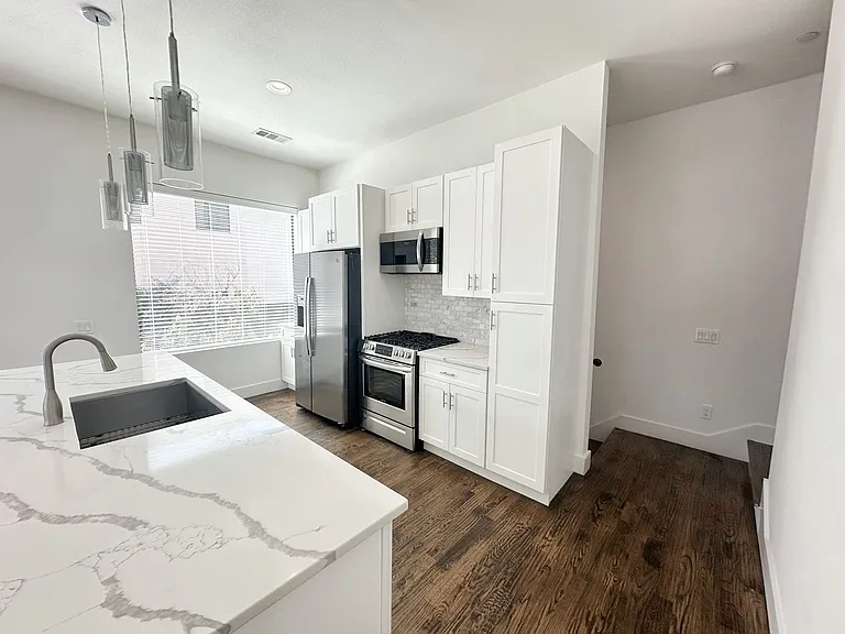 1931 N Prairie Ave #1 — Photo 10