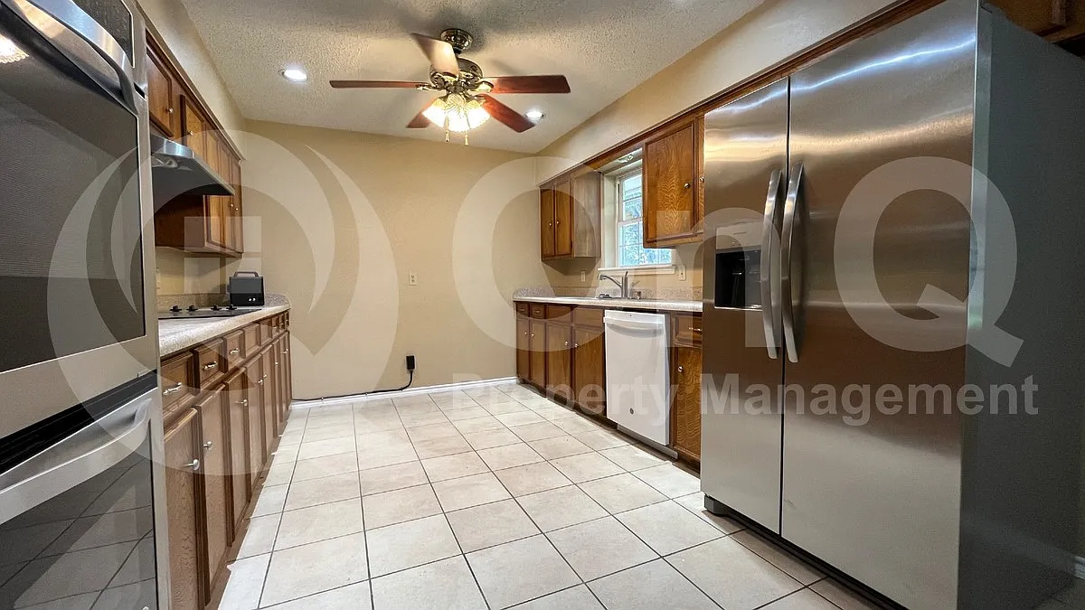 3 bed, 2.0 bath, 1495 sqft, $2,195 — Photo 4