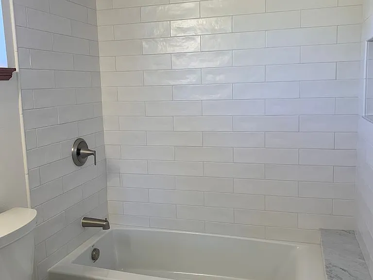 3747 Lincolnwood Dr — Photo 30
