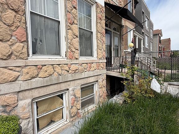2nd image of 1362 S Fairfield Ave