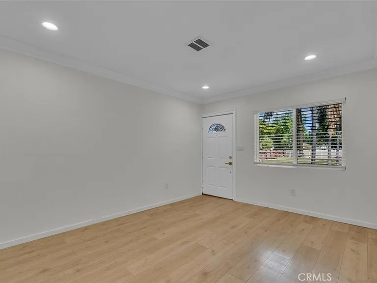 7015 Amigo Ave — Photo 4