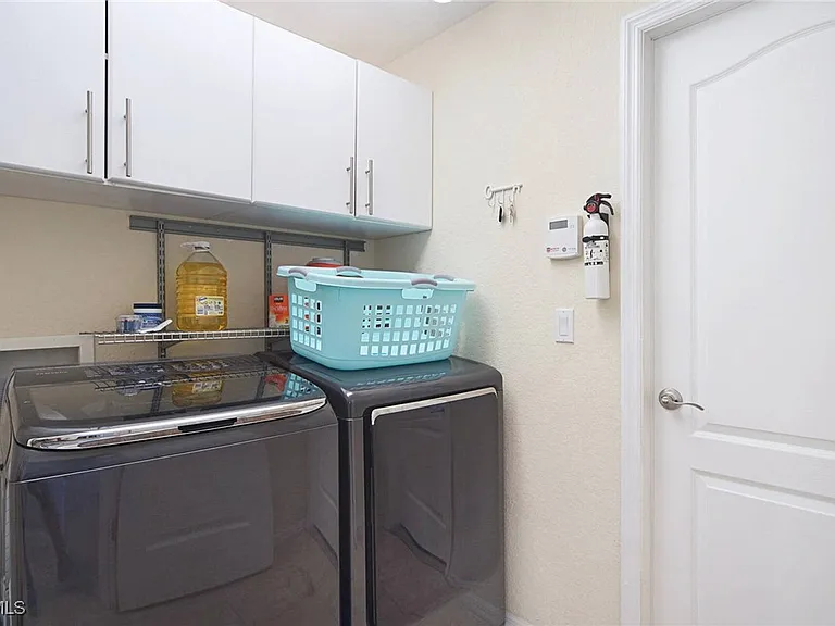 5007 SW 27th Ave — Photo 14