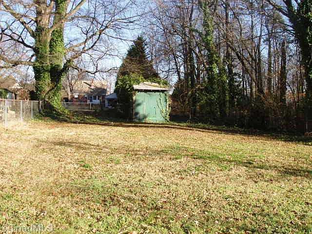 2nd image of 1531 Lovett St