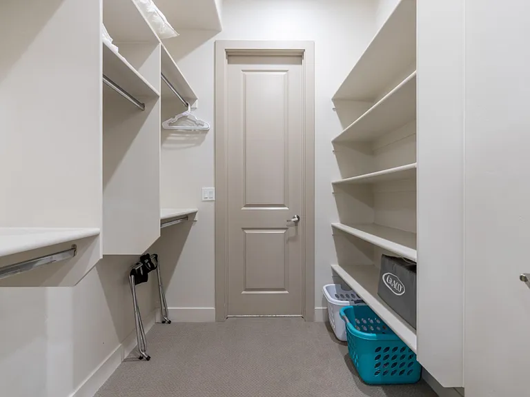 E Bay Hill Dr — Photo 15