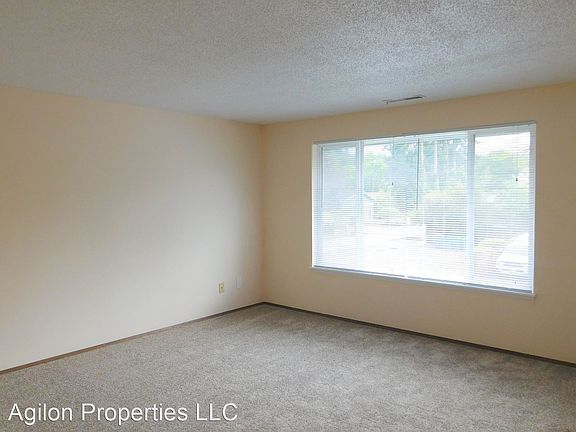 2nd image of 303 T St SE APT 3