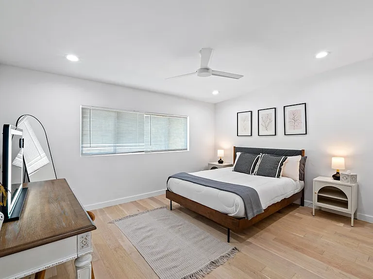 400 E 30th St #205 — Photo 26