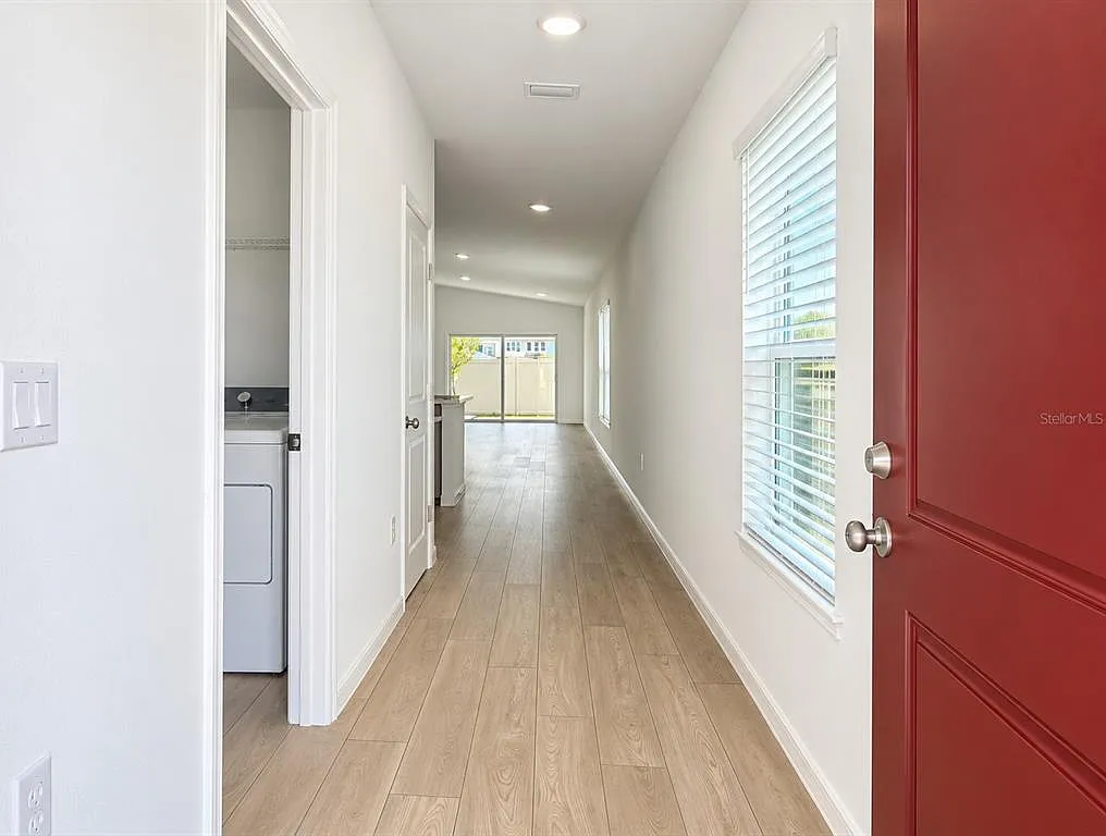 3 bed, 2.0 bath, 1615 sqft, $2,050 — Photo 2