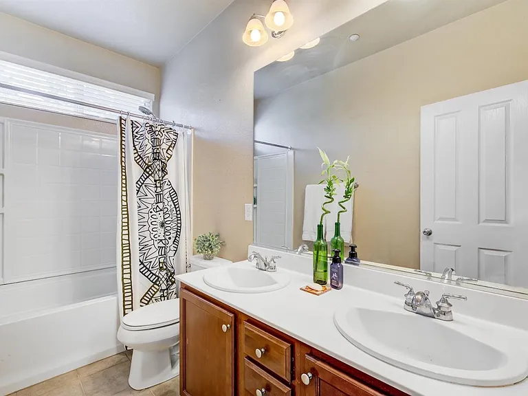 406 Toyon Ln — Photo 8