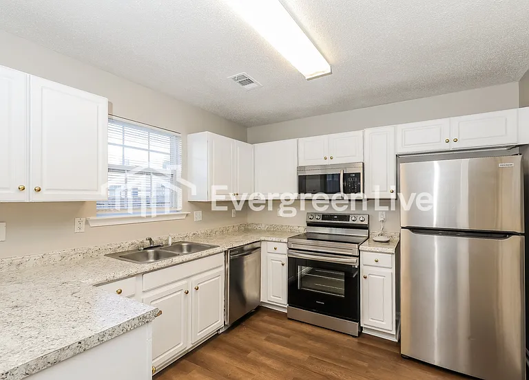 358 Coral Cir — Photo 5