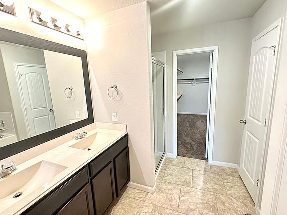 Master Bathroom & Walk-In Closet