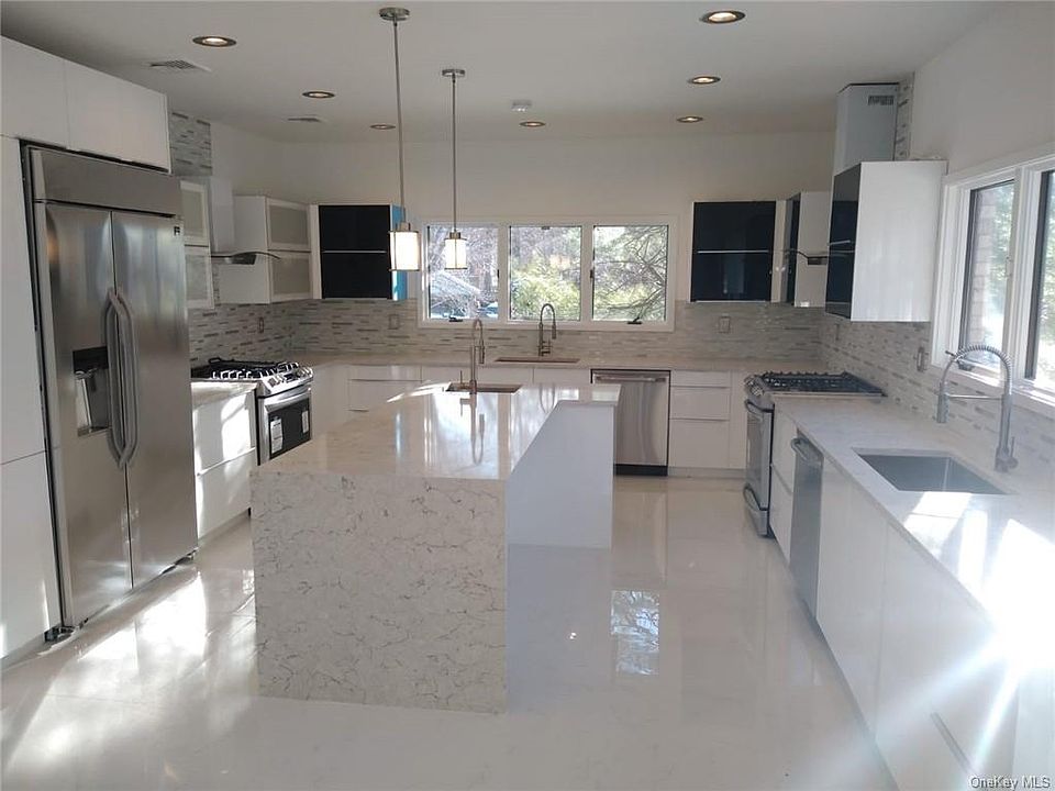 1st image of 16 Wallenberg Cir
