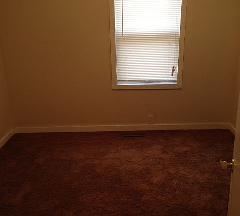 5th image of 1113 New Hampshire St