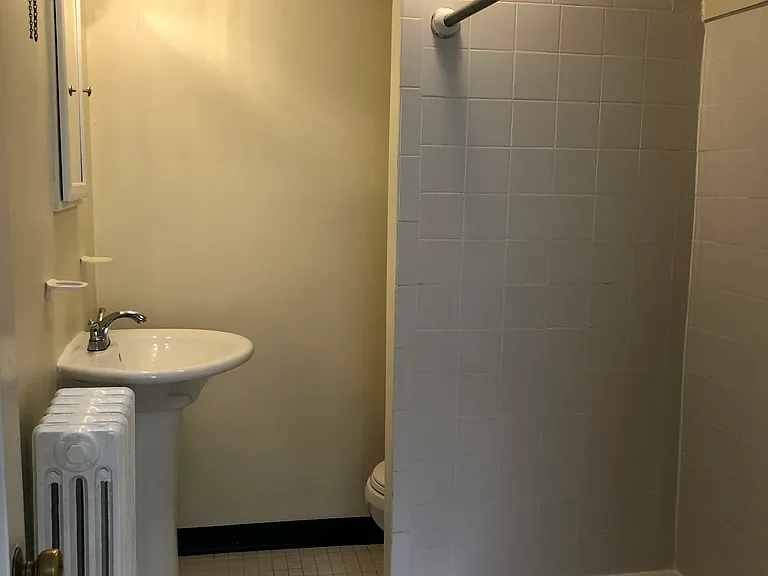 1904 Pine St #3R — Photo 2