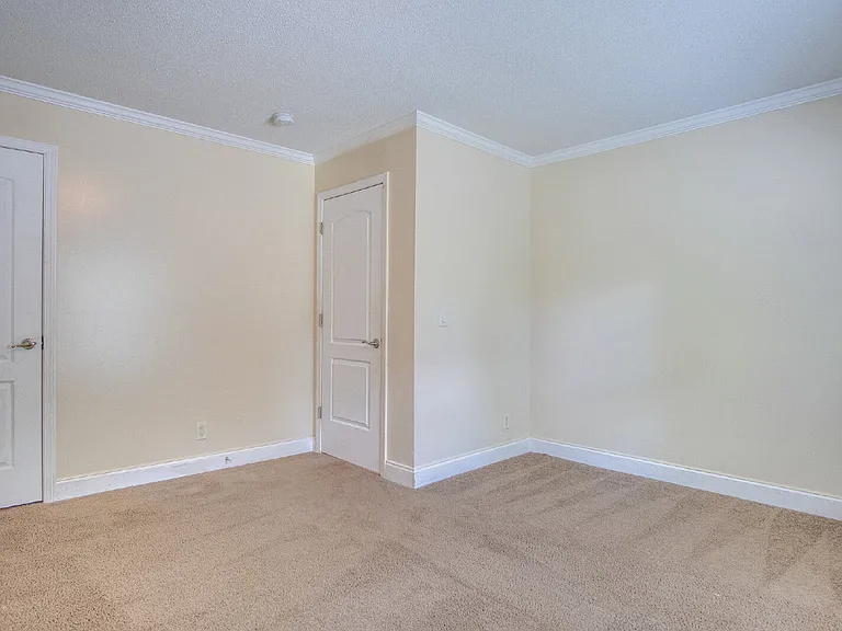 727 Bremen Ave — Photo 26