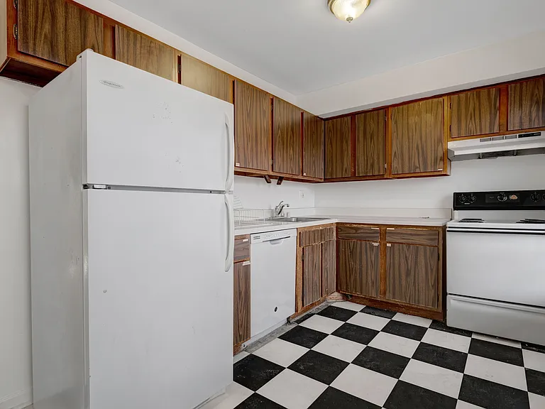 742 7th St SE #B — Photo 8