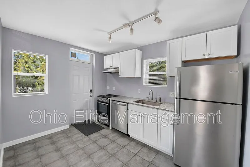 1 bed, 1.0 bath, $1,050 — Photo 1