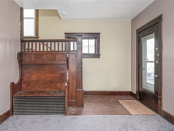 3rd image of 914 Delia Ave