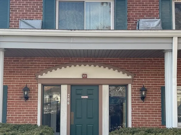 706 E Algonquin Rd Unit 204, Arlington Heights, IL 60005