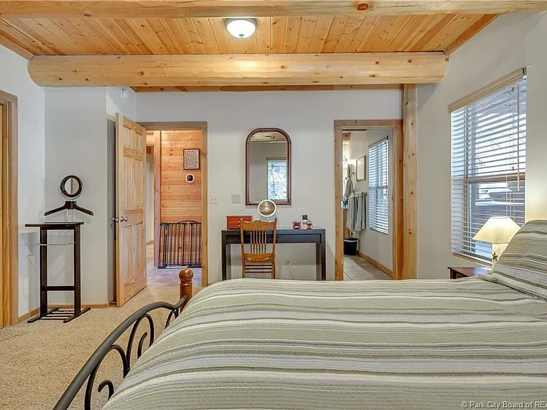 430 Parkview Dr — Photo 12