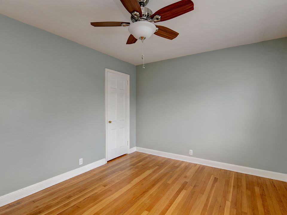 2nd bedroom. will accommodate a king size bed. hardwood floors