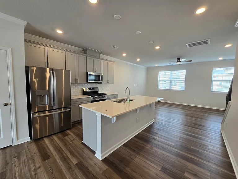 3004 Honeymyrtle Ln — Photo 12
