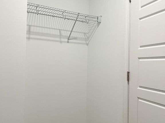 5th image of 328 Glenn Laurel Dr #1