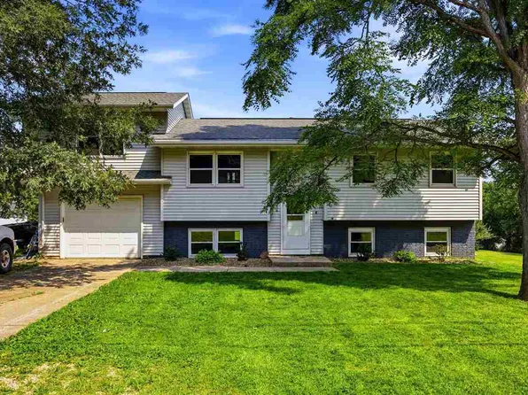3272 Coral Ave NE, Solon, IA 52333