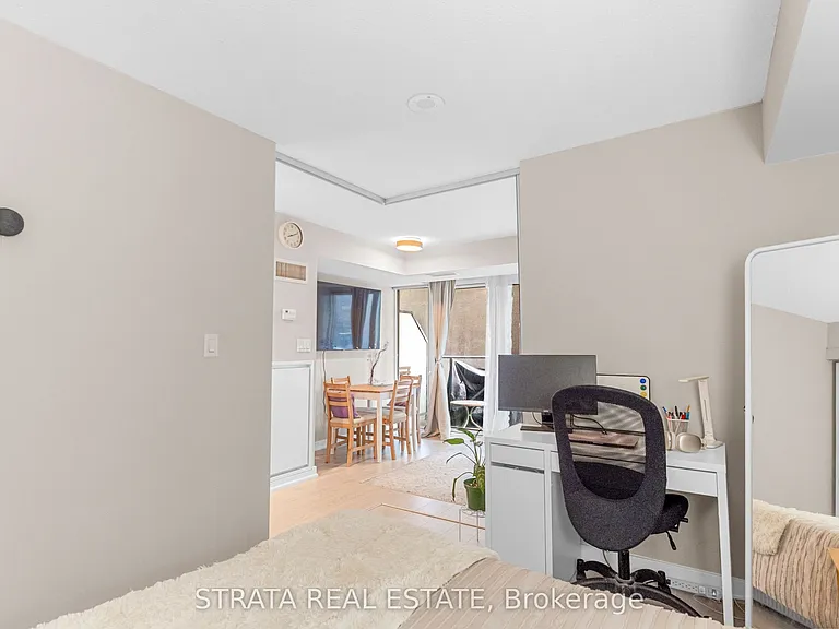 126 Simcoe St #402 — Photo 6