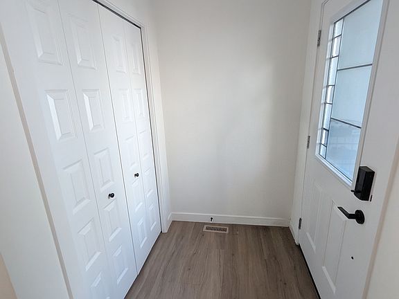 3rd image of 61 Silverton Glen Gate SW