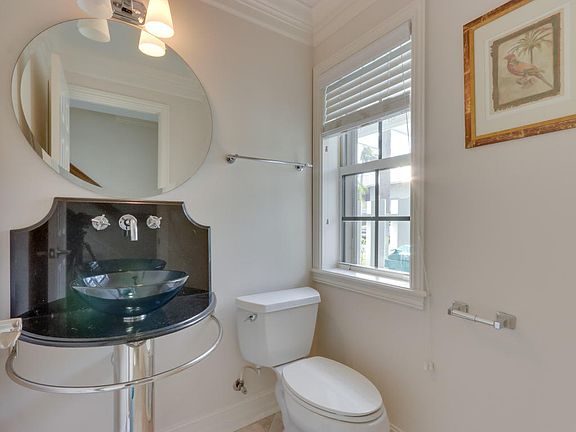 5th image of 717 NE 12th Ter APT 8