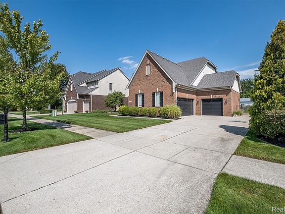 5th image of 48850 Austrian Pine Dr