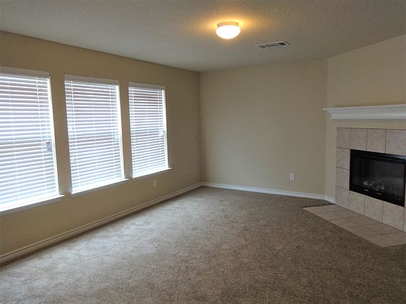 5th image of 5439 Montague Ln