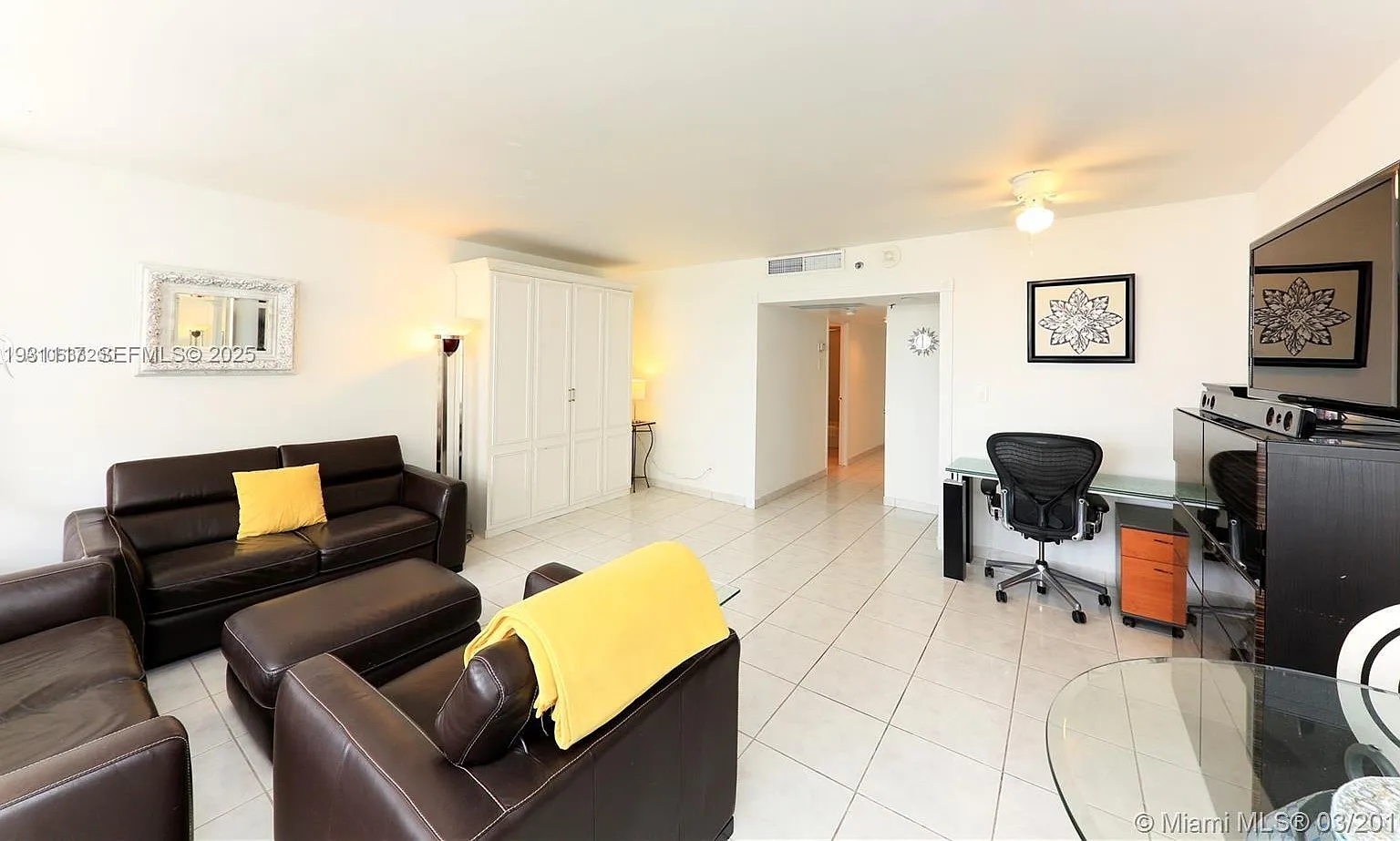 The Decoplage Condo — Photo 4