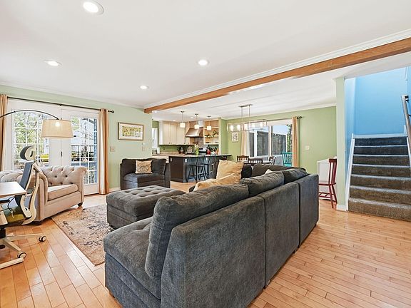 3rd image of 1009 Stonewood Dr
