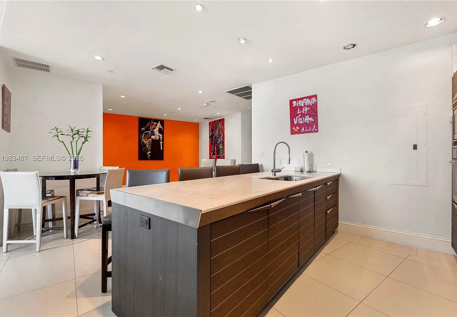 Epic West Condo — Photo 4