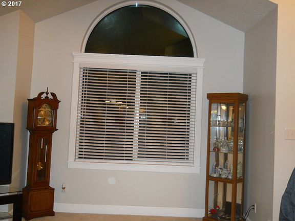 4th image of 3919 NE 157th Ave