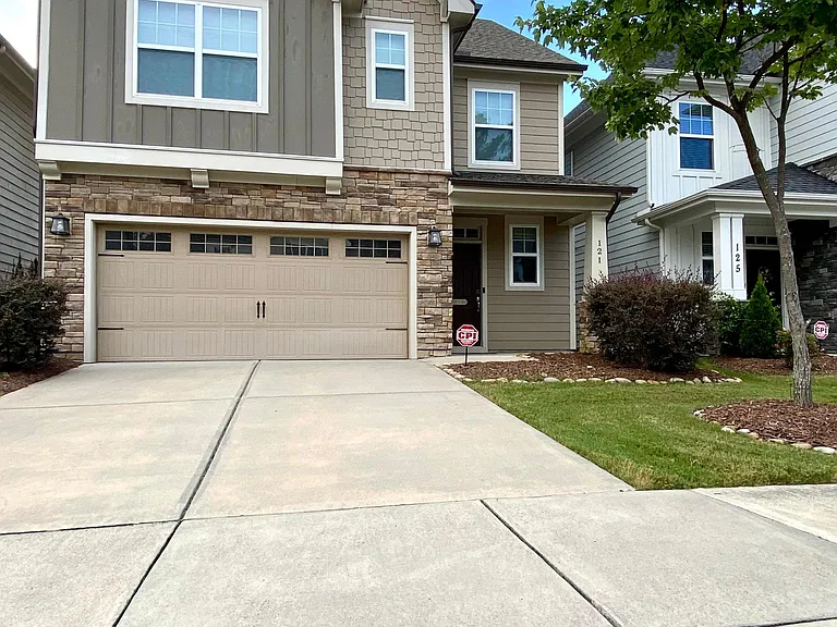 121 Concordia Woods Dr — Photo 2