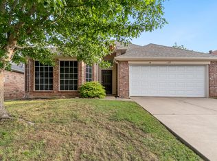 615 Lake Bridge Dr, Lake Dallas, TX 75065