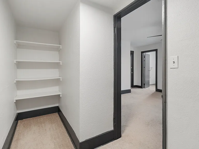 Lauriston Apartments — Photo 24