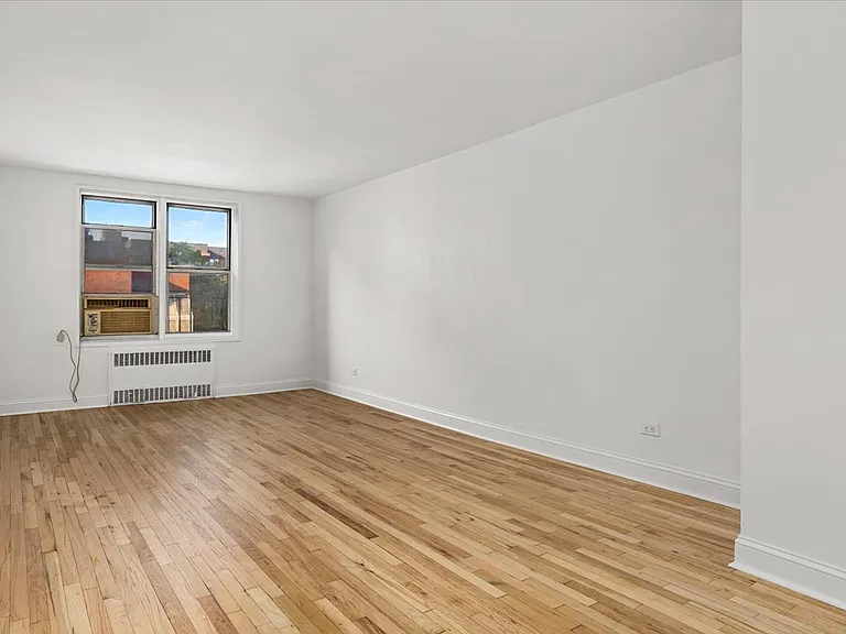 6730 Clyde St #3B — Photo 8