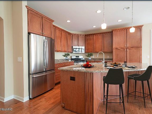 3rd image of 2400 Shady Oak Cv #55